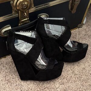 Jessica Simpson Elegant Black Wedge Sandals with cut out